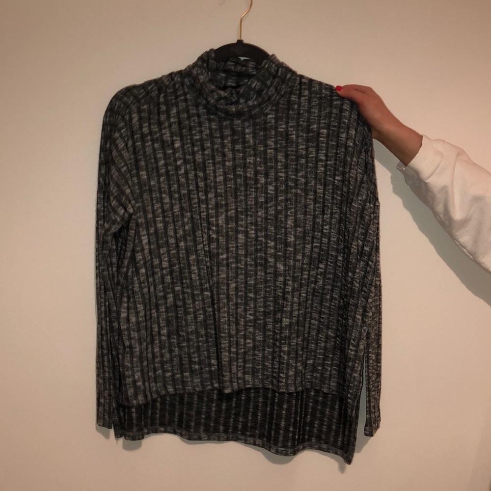 American Eagle turtleneck